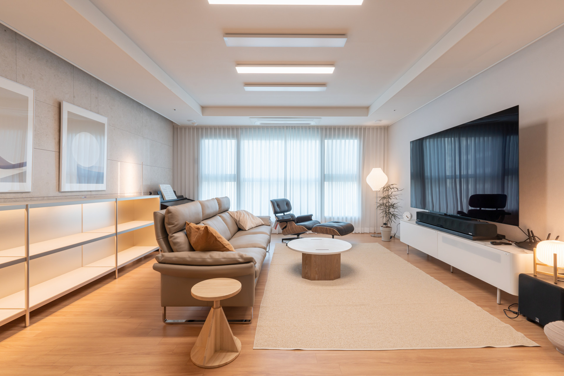 서울 서초구 래미안리더스원아파트 거실 인테리어 애프터1