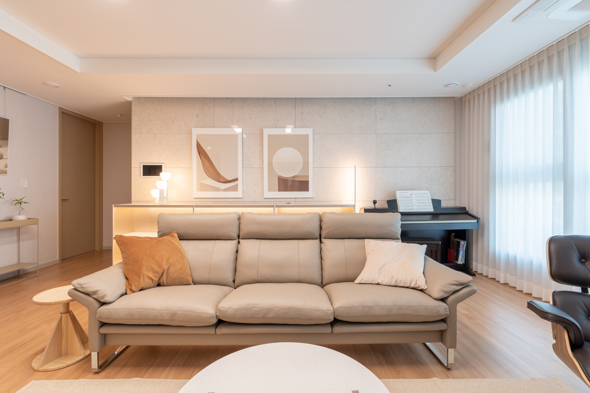 서울 서초구 래미안리더스원아파트 거실 인테리어 애프터3