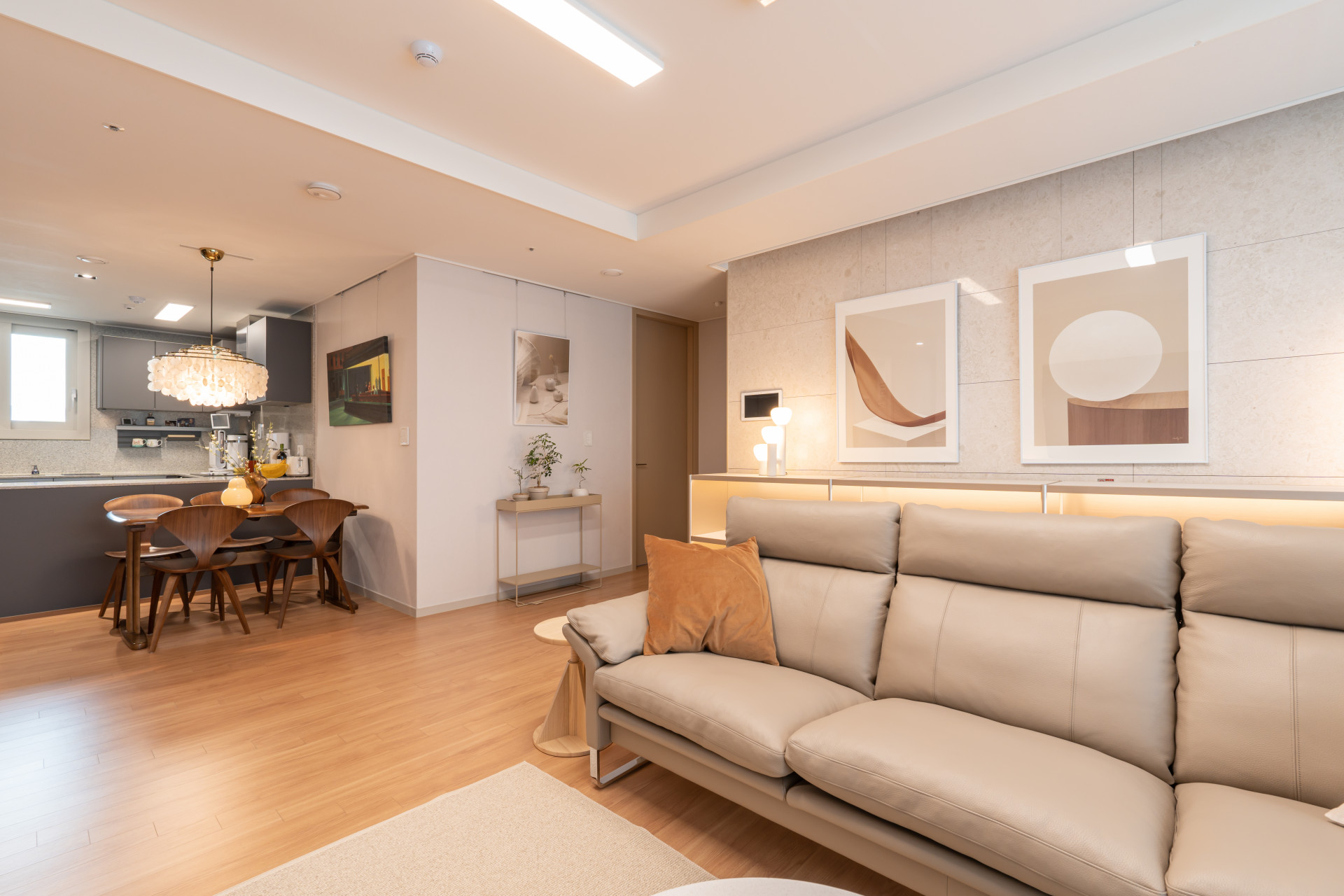 서울 서초구 래미안리더스원아파트 거실 인테리어 애프터4