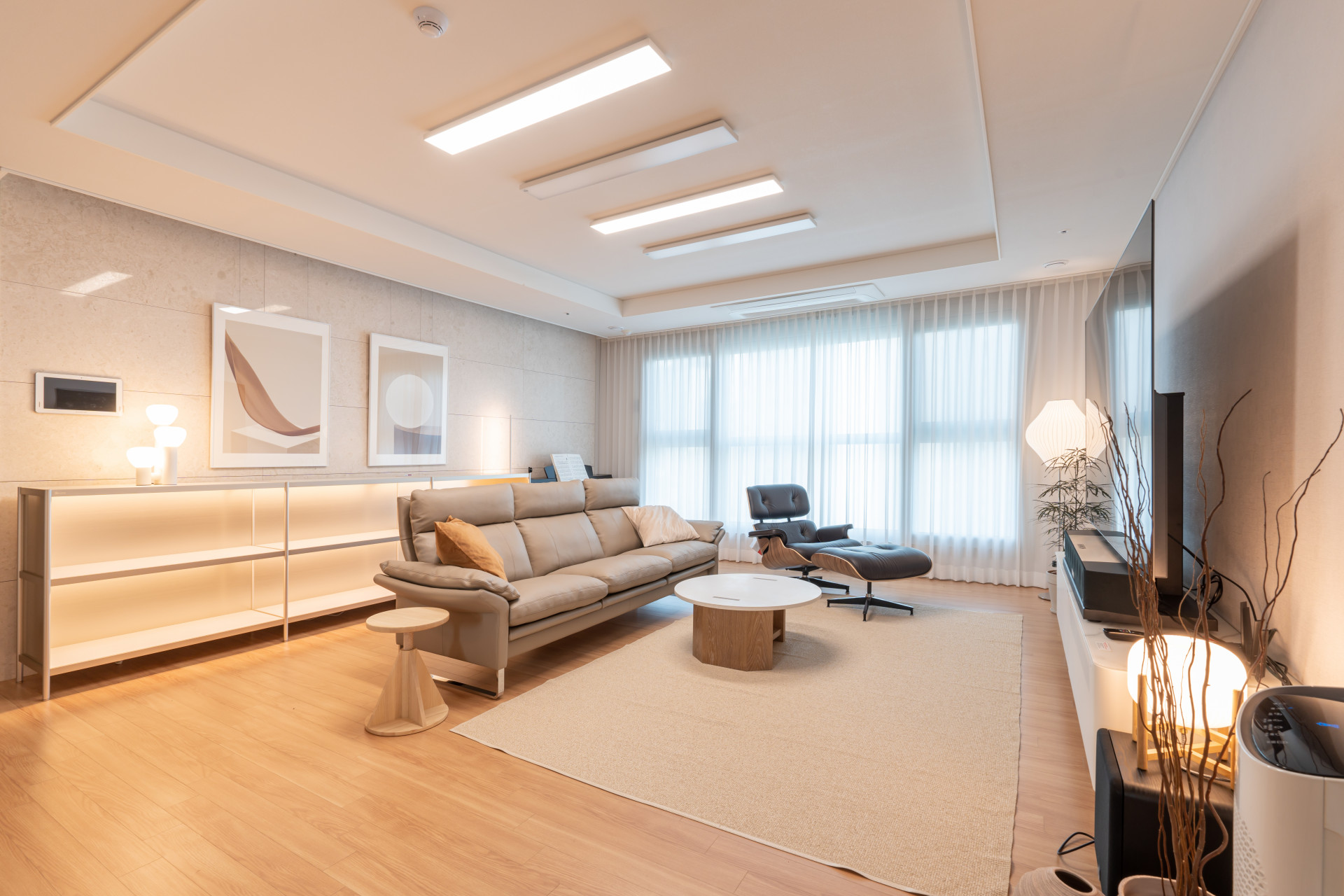 서울 서초구 래미안리더스원아파트 거실 인테리어 애프터2