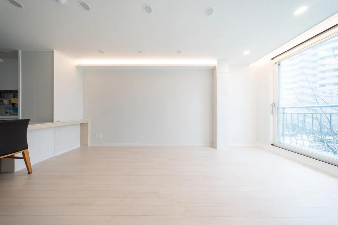 암사 선사현대 아파트 30평 거실 인테리어가 고민이라면, 채광 좋은 거실에 베이지 인테리어를 가구로 완성하는 시공 없는 홈 스타일링, 인테리어티쳐 바로 보러가기